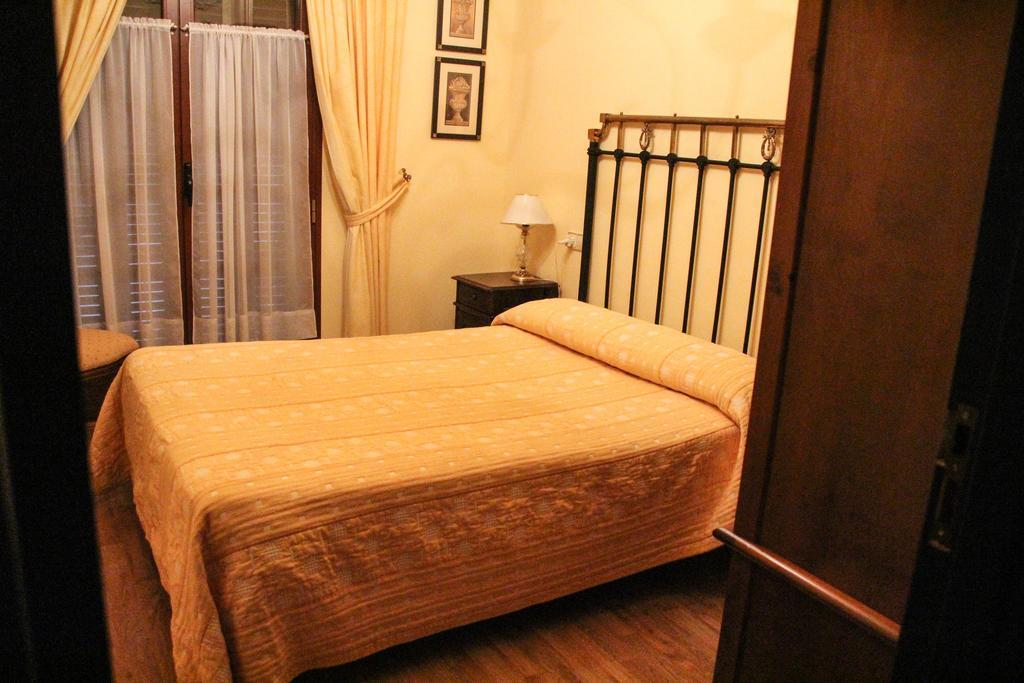 La Casa Del Maestro Guest House Tardelcuende Luaran gambar